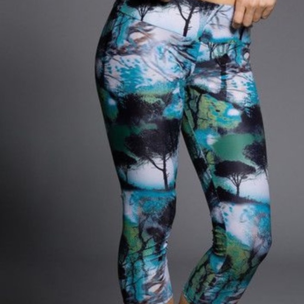Tree-printed cropped Onzie leggings
